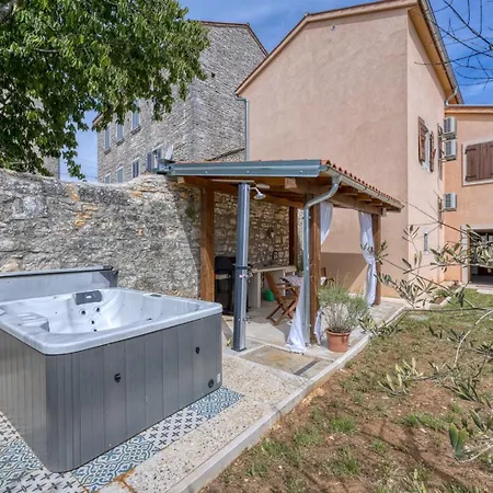 Ferienhaus House *